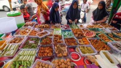 Jualan Takjil Saat Ramadhan