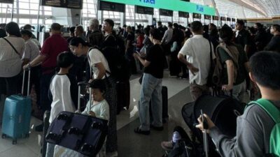 antrian panjang akibat pusat data nasional down